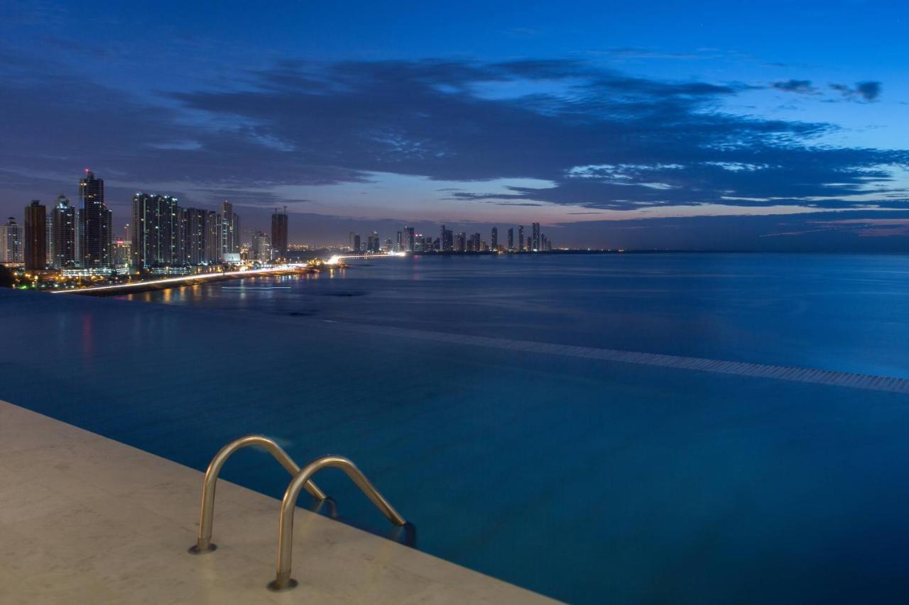 Jw Marriott Panama Hotel Екстериор снимка View of the city from the pool