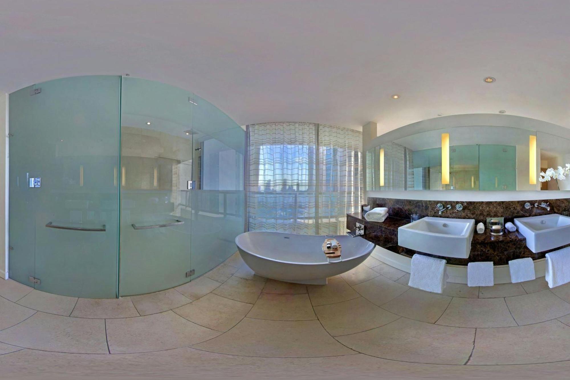 Jw Marriott Panama Hotel Екстериор снимка A bathroom in a hotel